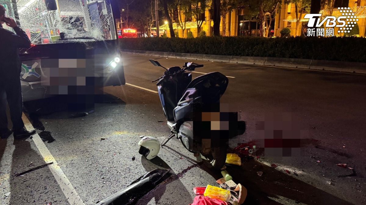 機車騎士謝女意識清楚但多處骨折，右小腿嚴重受創，由119緊急送往台大醫院進行手術。（圖／TVBS）