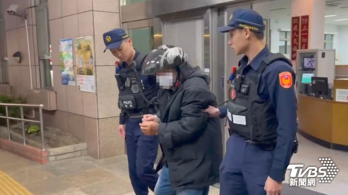 75歲的游姓老翁因購屋糾紛，攜帶汽油前往67歲包姓房仲家門口要討回代書費及部分服務費。（圖／TVBS）