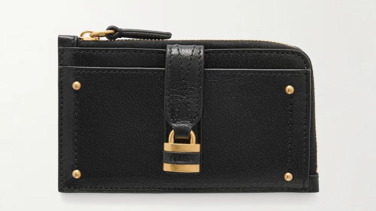CHLOÉ Paddington embellished leather cardholder。(圖/NET-A-PORTER提供)