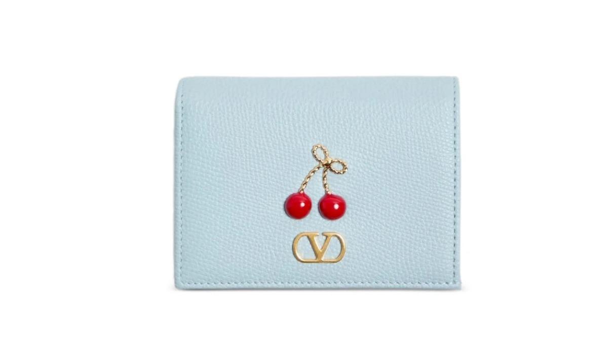 Valentino Cherryfic Wallet。(圖/Valentino提供)