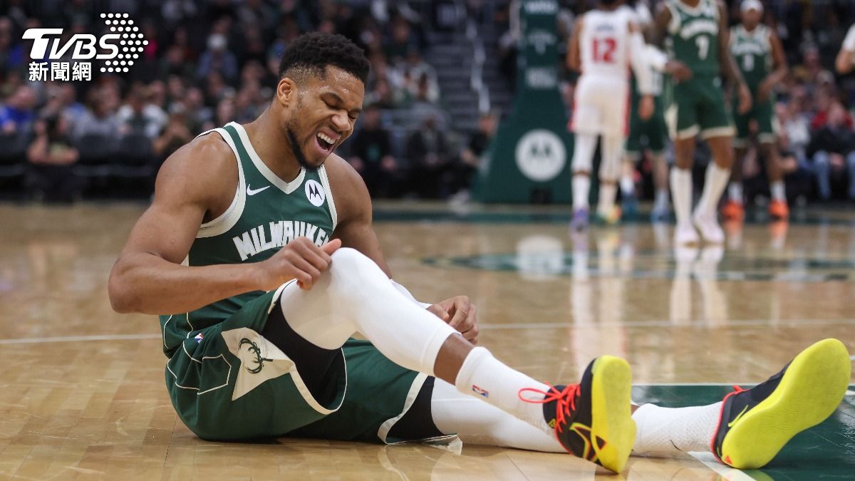 NBA/剛爆「賣我」就受傷!字母哥估至少躺2週 1紀錄恐中斷