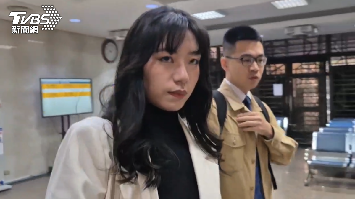 國民黨發言人楊智伃上午向北檢報導接受偵訊。(圖/TVBS)