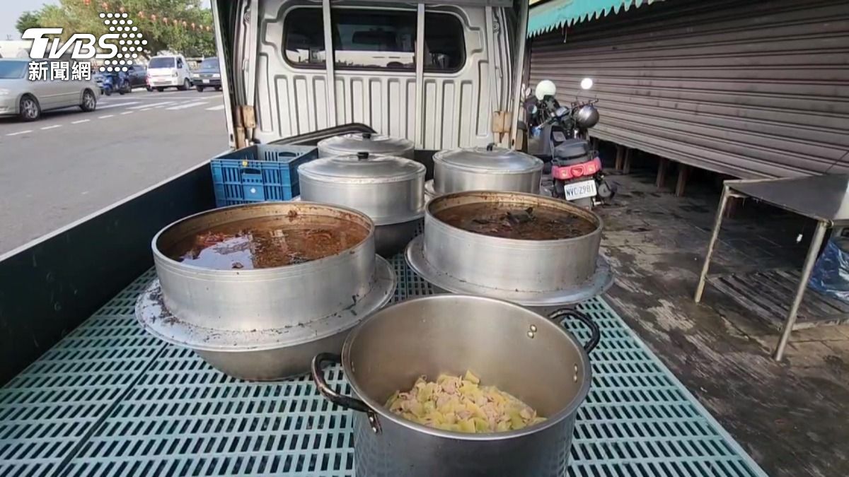 彰化知名小吃「阿讚爌肉飯」火災損失慘！店內焦黑　光財損估計50萬。(圖／TVBS) 