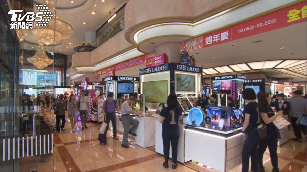 今年百貨整體景氣微幅衰退。（圖／TVBS）