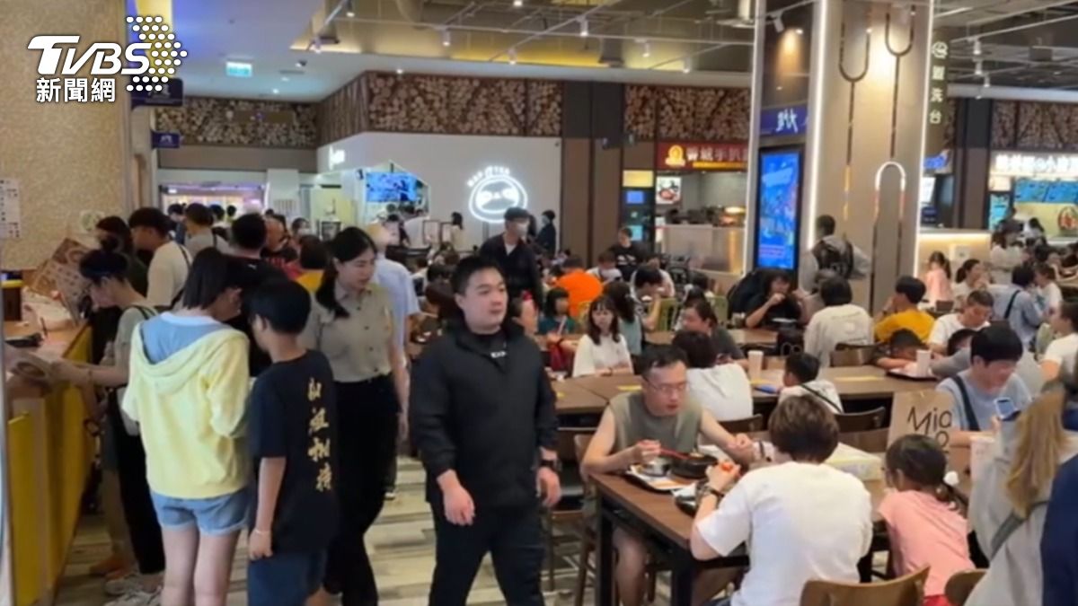 餐飲和旅宿業短期人力時薪大約200到210元。（圖／TVBS）