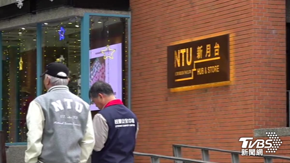 台大校營咖啡廳疑違法解雇遭抗議。(圖/TVBS)