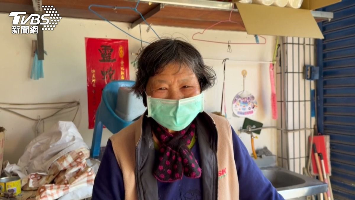 彰化鹹粥阿嬤終於等到他!一年多盼孫心切,陸方遣返返台了。(圖/TVBS)