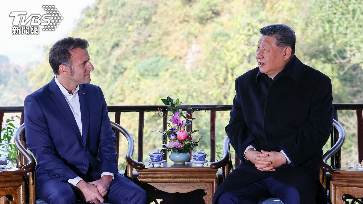名場面曝光！「習近平陪馬克宏」走訪成都　外媒直呼：罕見待遇
