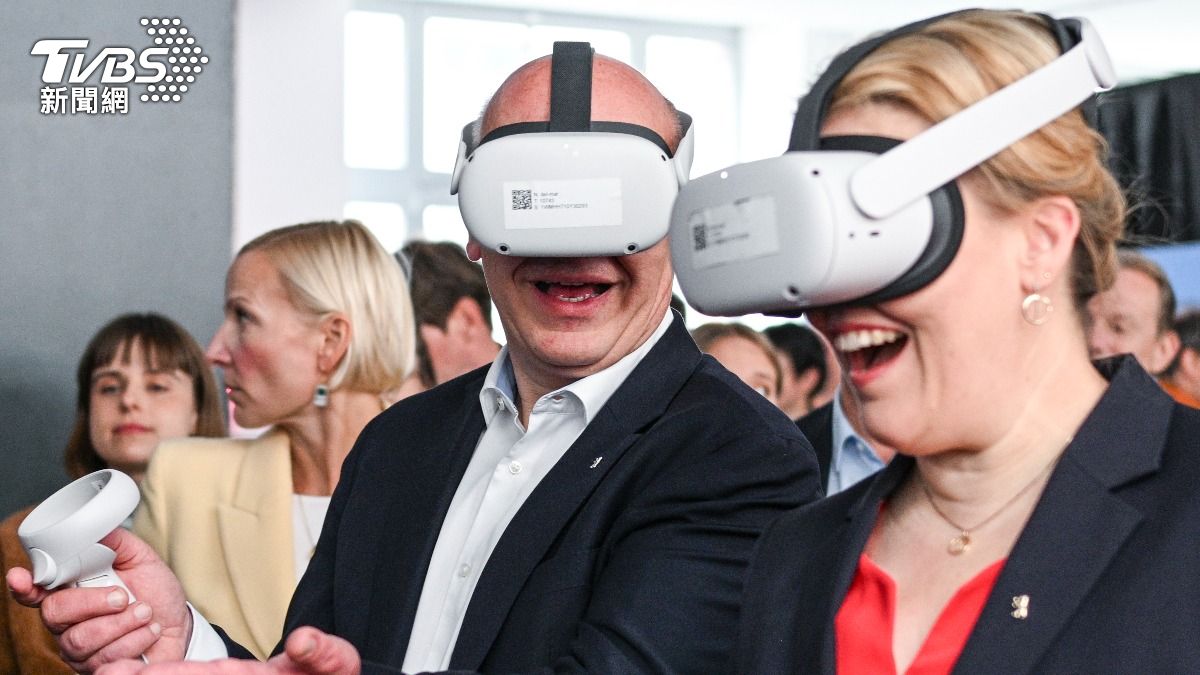 英國駕訓學校革新！教練用VR模擬複雜路況