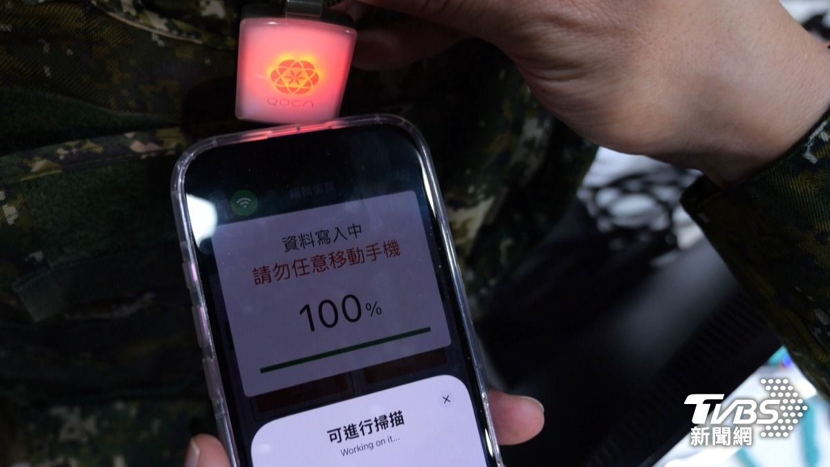 國防醫學大學攜手科技大廠，研發的「電子傷票系統」，於醫療科技展中首度亮相。(圖／TVBS)