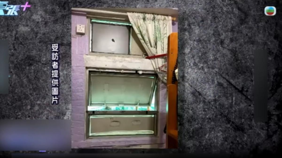 香港宏福苑大火,唯一沒被波及的宏志閣,水電供應一切正常,不過外牆的棚網跟保麗龍板都沒拆,讓住戶很害怕。(圖/香港TVB東張西望)