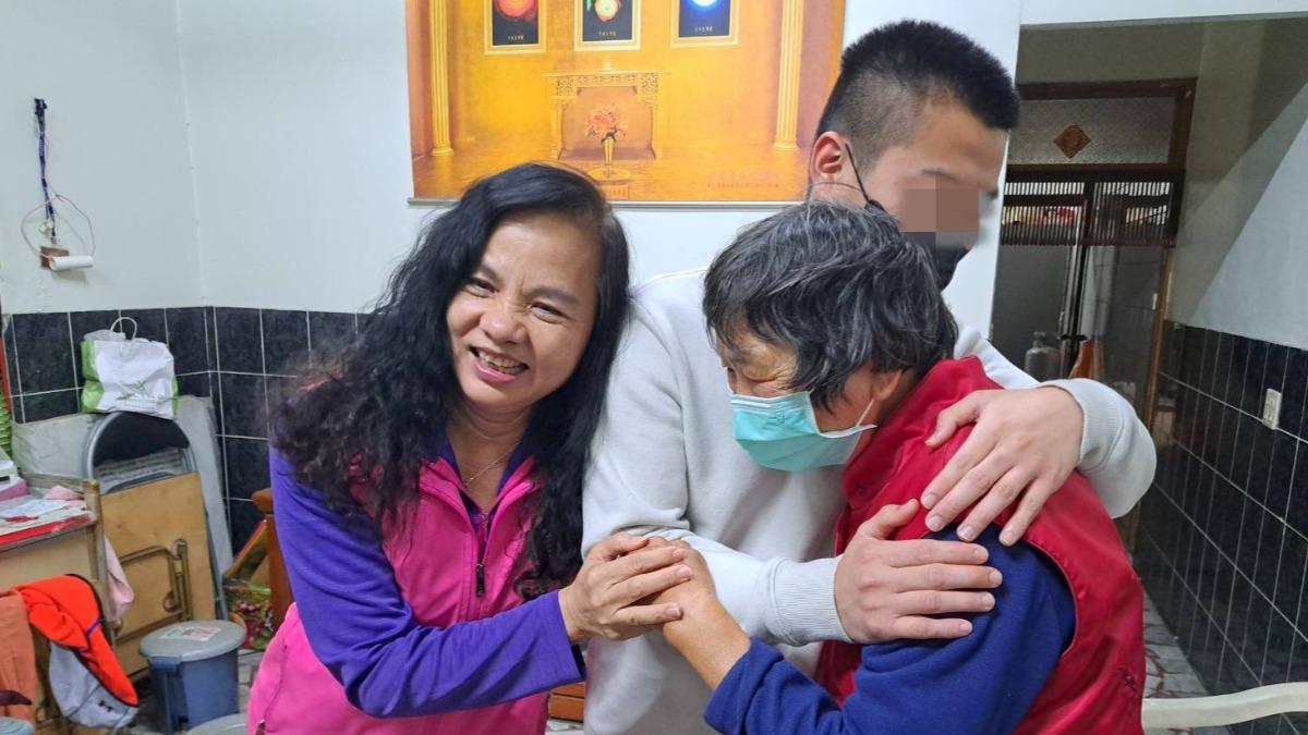 苦盼1年多!彰化鹹粥嬤孫終團聚 淚崩緊相擁承諾:找正當工作