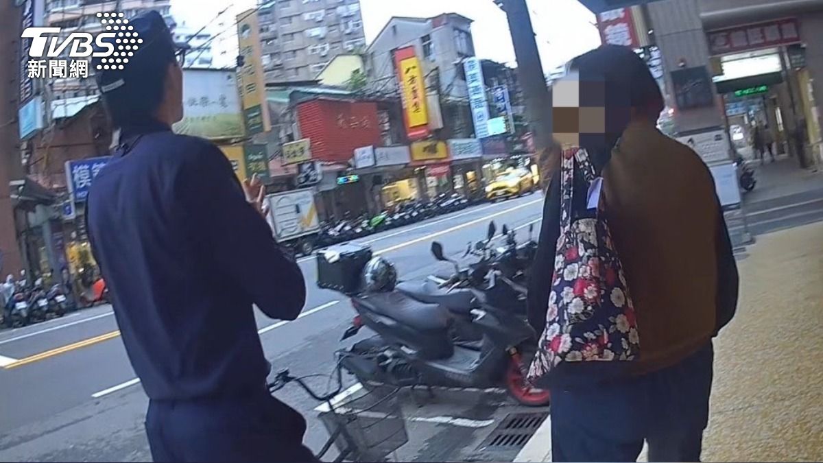 婦人10月就曾兩度遭詐，在警方耐心勸說下放棄取款。（圖／TVBS）