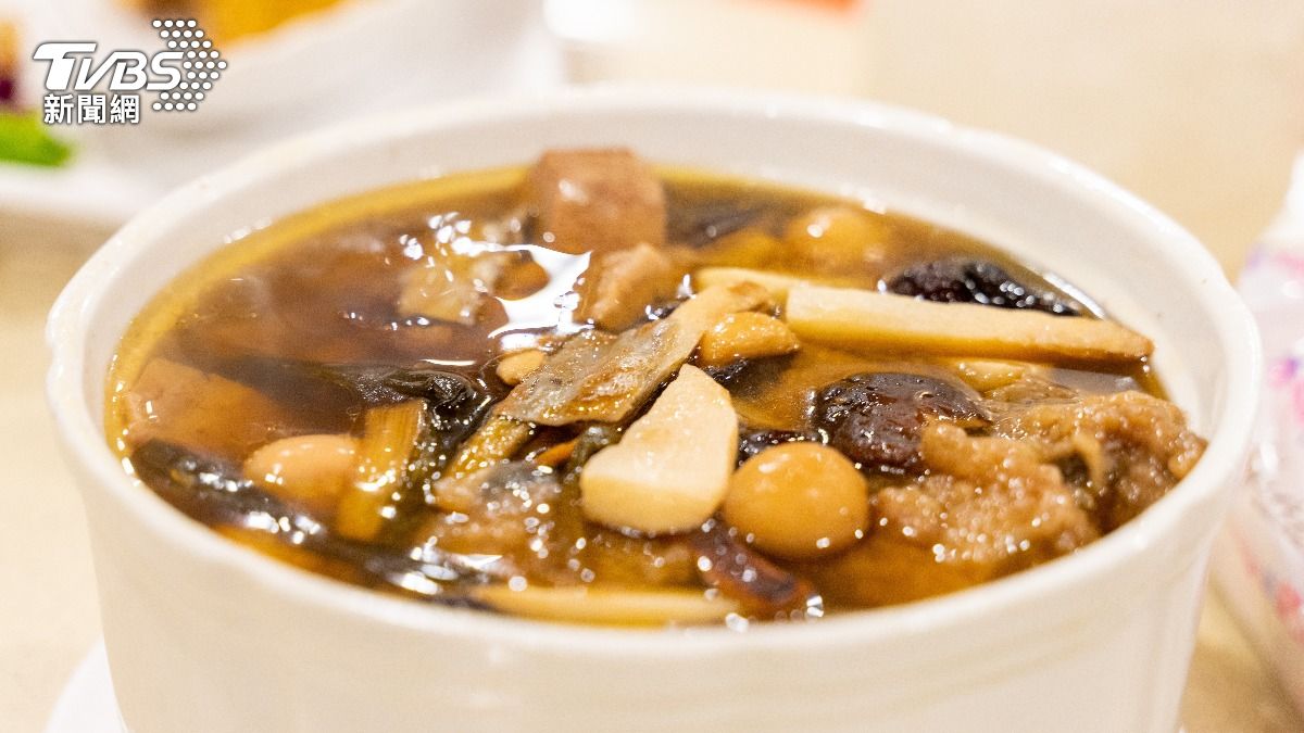 在亞洲的飲食文化中，冬天習慣攝取高營養、高熱量、高油分的補湯。（示意圖／shutterstock達志影像）