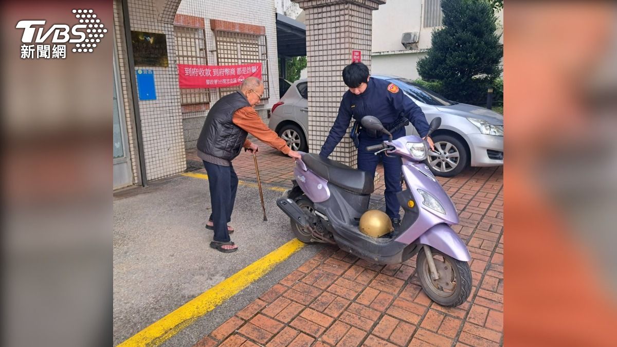 受傷的員警平時非常熱心,時常協助需要幫忙的長者。(圖/TVBS)
