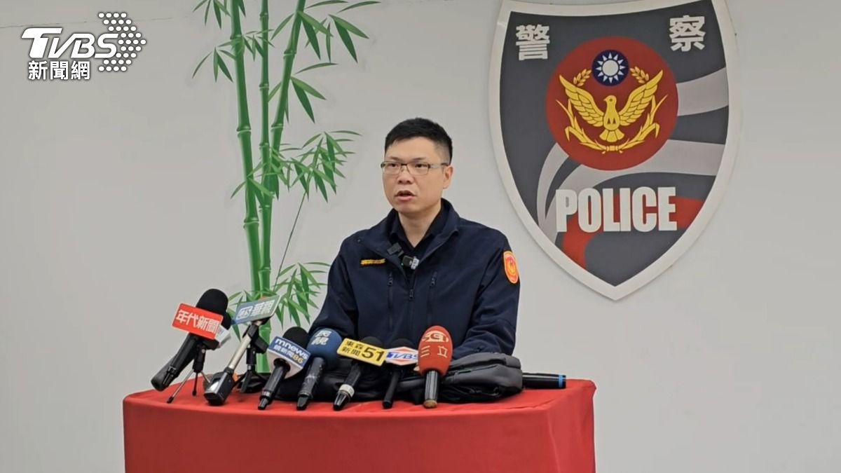 分局長在正式說明時，全程嚴肅且有力地說明案情。（圖／TVBS）