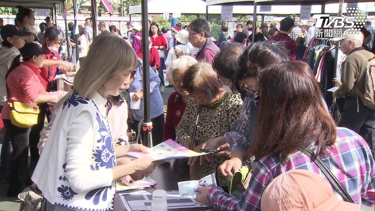 園遊會吸引不少民眾參與。(圖/TVBS)