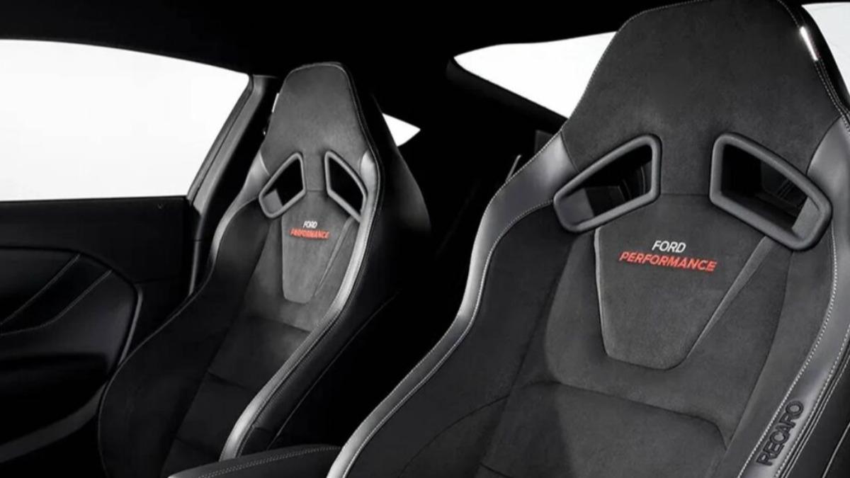 FP800S Bronze Magneride在Recaro座椅印有Ford Performance字樣外，還在中控台設有FP800S字樣徽章與專屬鑰匙圈。（圖／Ford提供）