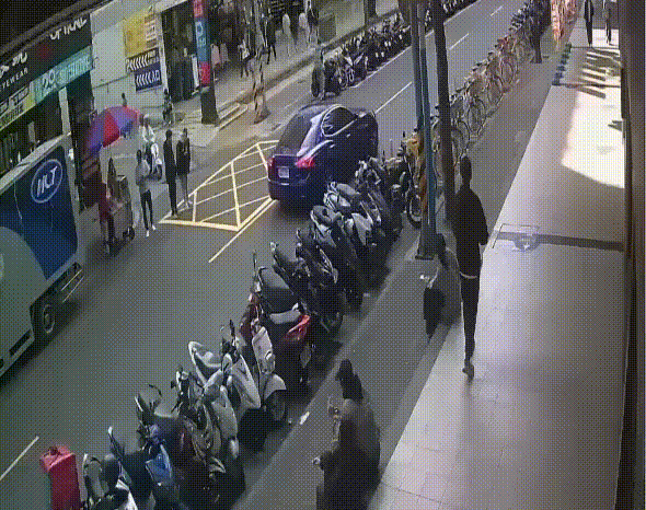 撞擊瞬間曝光。（圖／民眾提供）