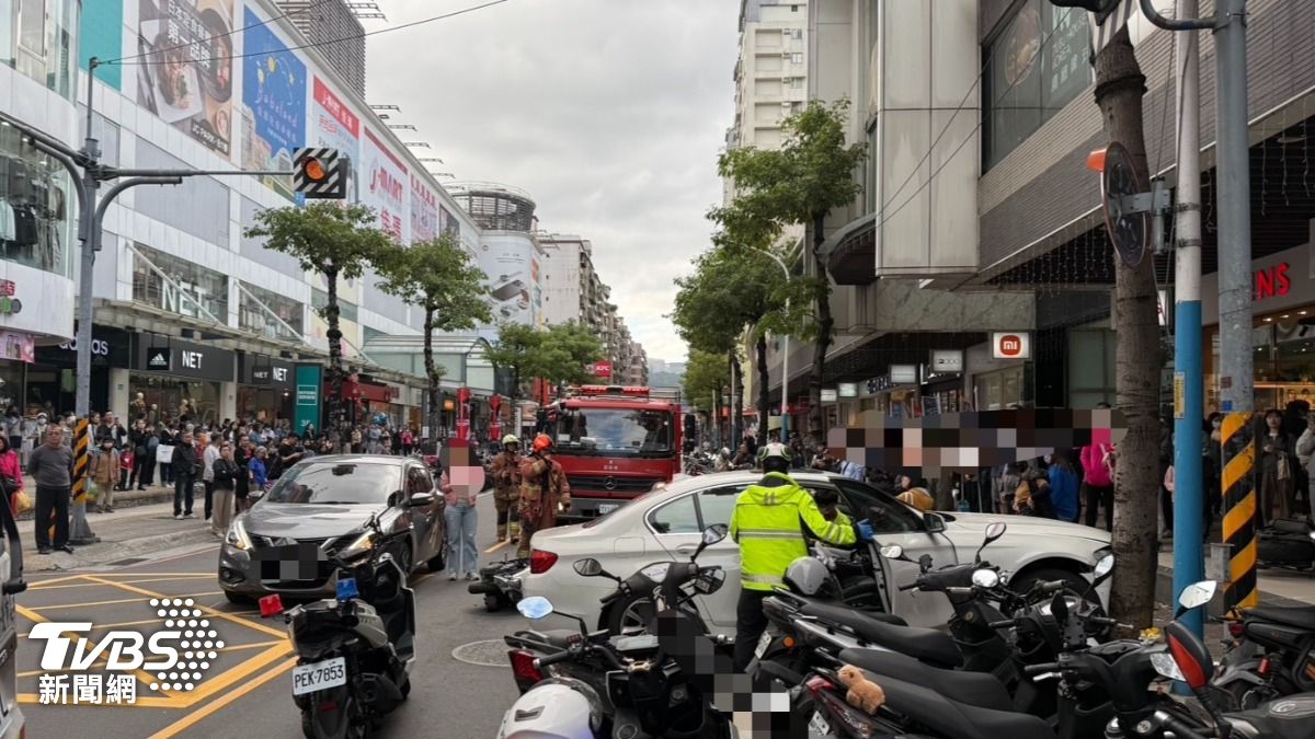 警消到場救援。（圖／TVBS）