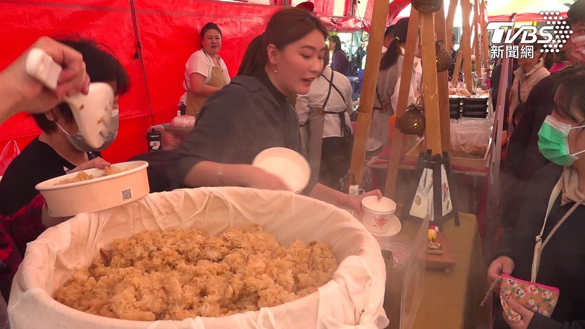 香氣爆開！新北油飯節盛大登場　民眾搶買