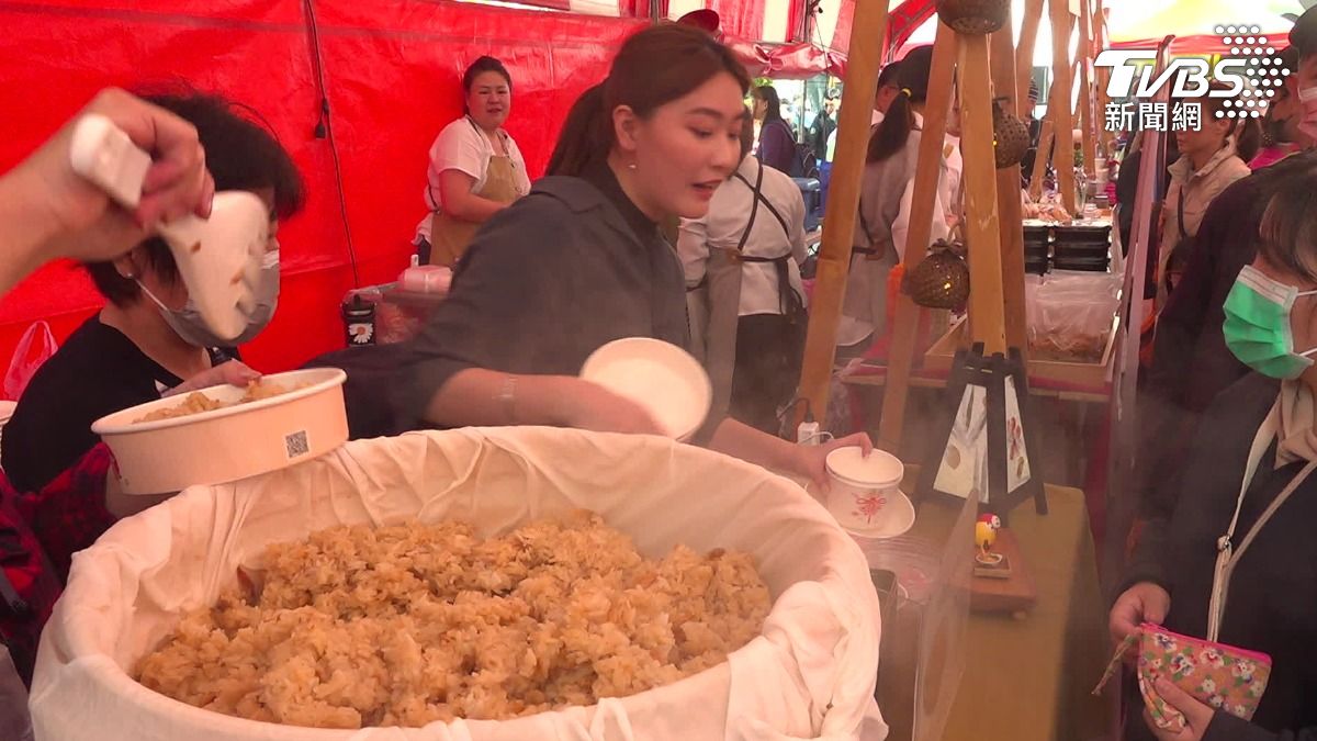 新北油飯節超熱鬧。（圖／TVBS）