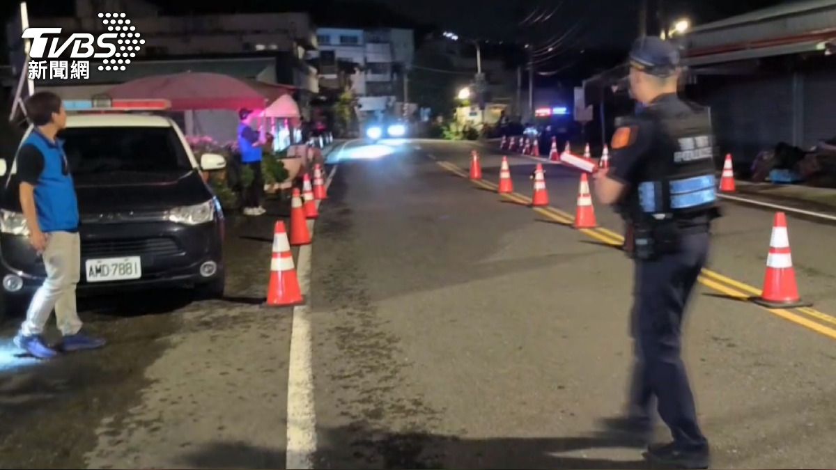 雲林縣政府組織聯合稽查小組，在飆車噪音頻傳路段進行重點掃蕩。(圖／TVBS)
