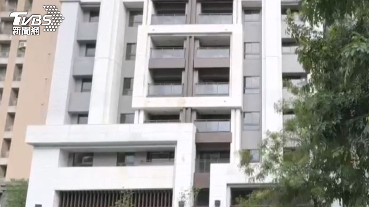 陽台擦冰箱「掉中庭」有住戶曾反映「圍欄太低」(圖／非事件住戶)