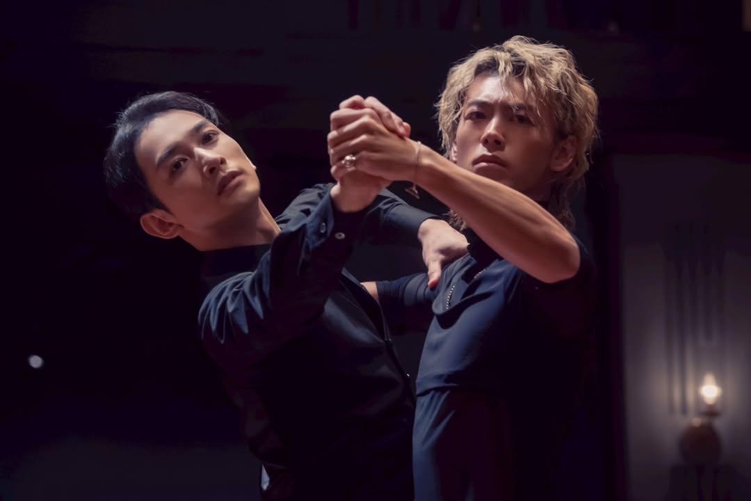 町田啟太(左)跟竹內涼真合作BL電影《10 DANCE》。(圖/翻攝自町田啟太IG)