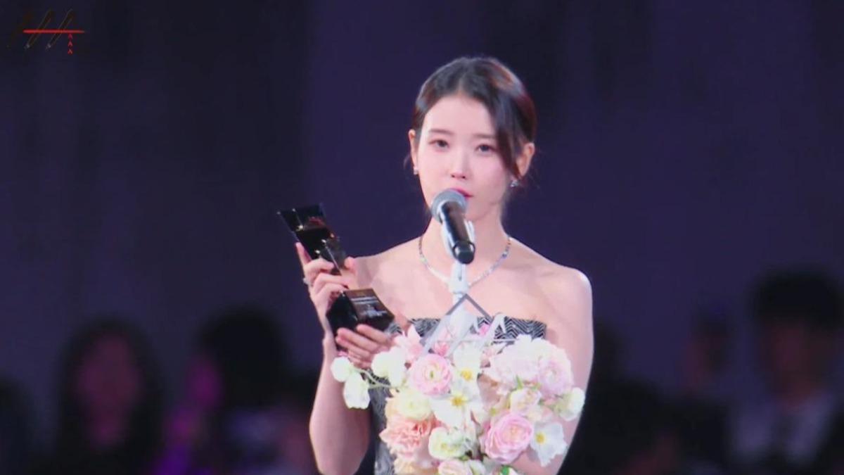 IU成為AAA頒獎典禮最大贏家。(圖/翻攝自LINE TV)