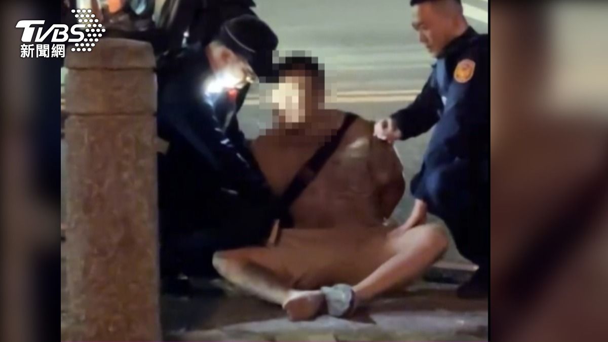 警方到場,查出男子藏有毒品,還疑似讓女友頂替毒駕。(圖/民眾提供)