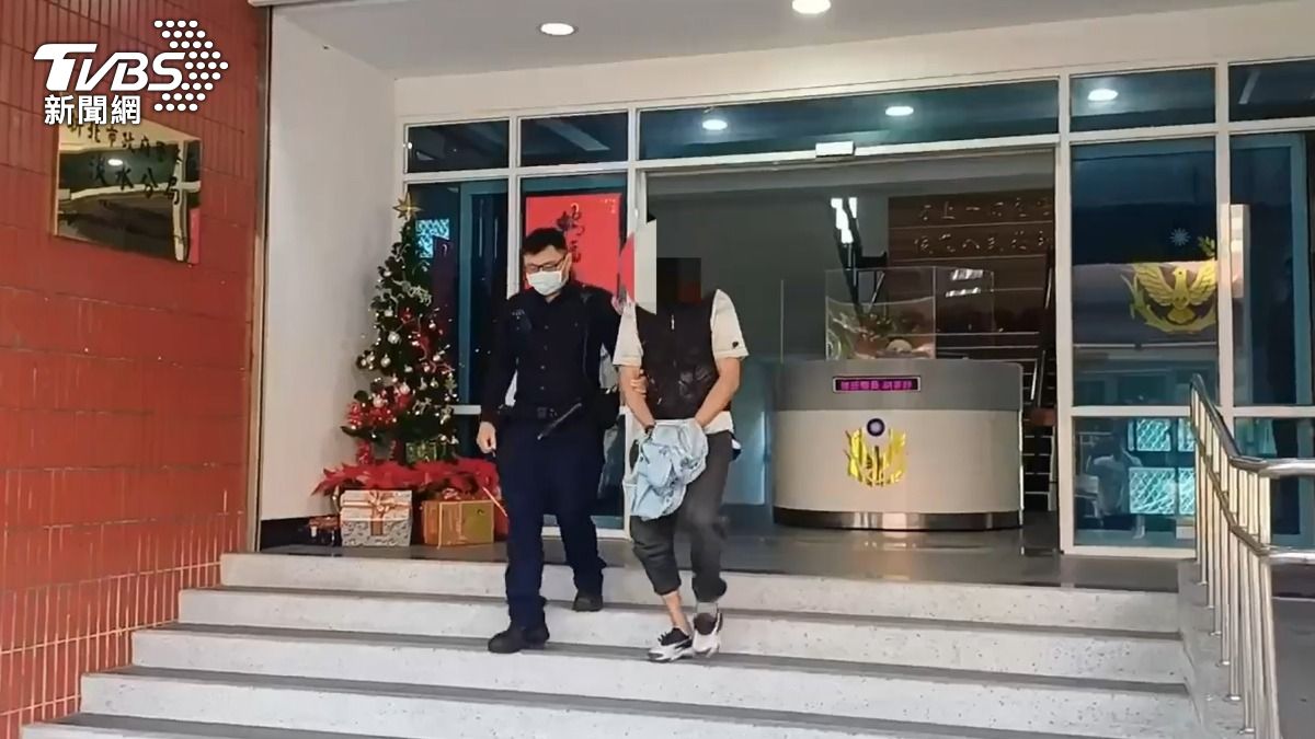 警方在吳男身上搜出安非他命,詢後將他移送法辦。(圖/TVBS)