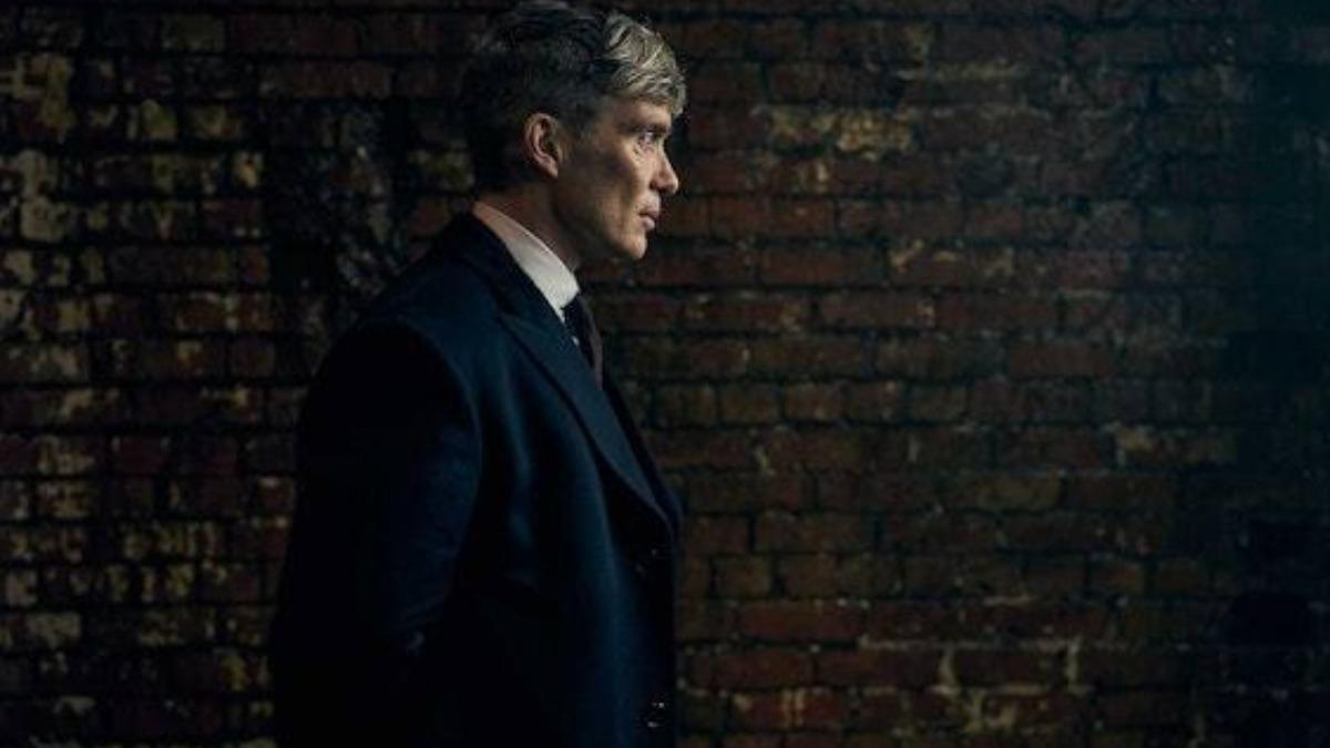Netflix 去年開拍電影版《Peaky Blinders：The Immortal Man》，劇情承接 2022 年完結的第六季，背景拉到二次世界大戰期間的英國。（圖／Netflix 網站）