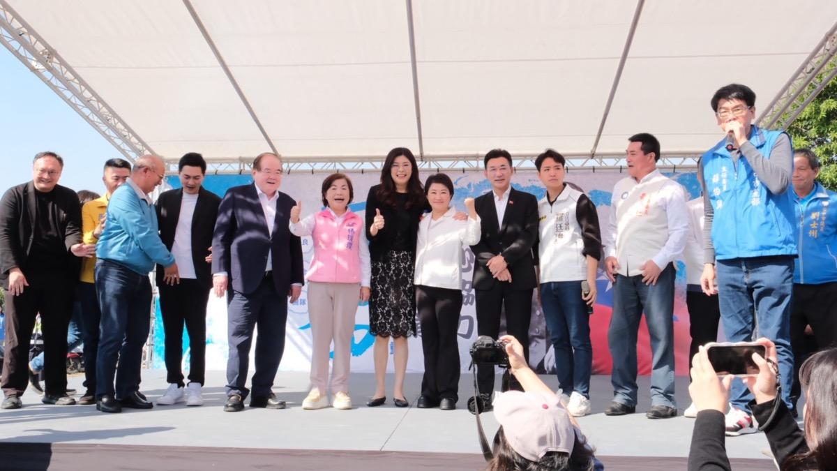 國民黨主席鄭麗文在上任後首次與台中市長盧秀燕同台。(圖/國民黨提供)