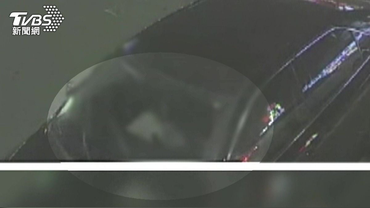 撞車被怨「技術差」 男怒打女友反曝光毒駕頂替。(圖／TVBS)
