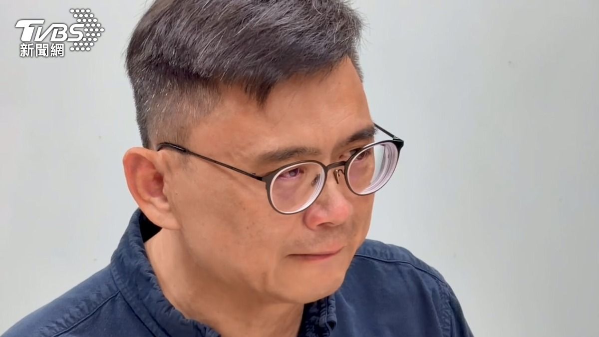 賴瑞隆淚崩紅了眼眶。（圖／TVBS）