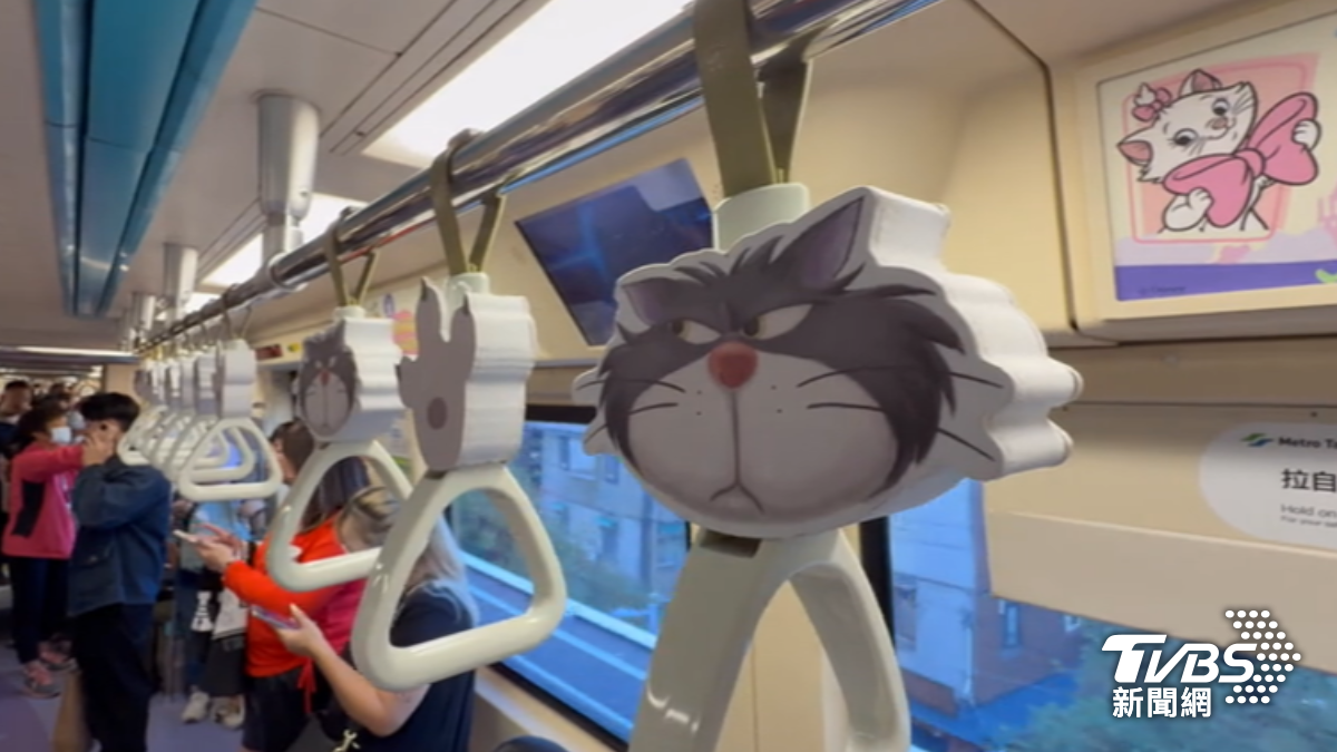 北捷迪士尼主題貓狗列車。(圖/TVBS)