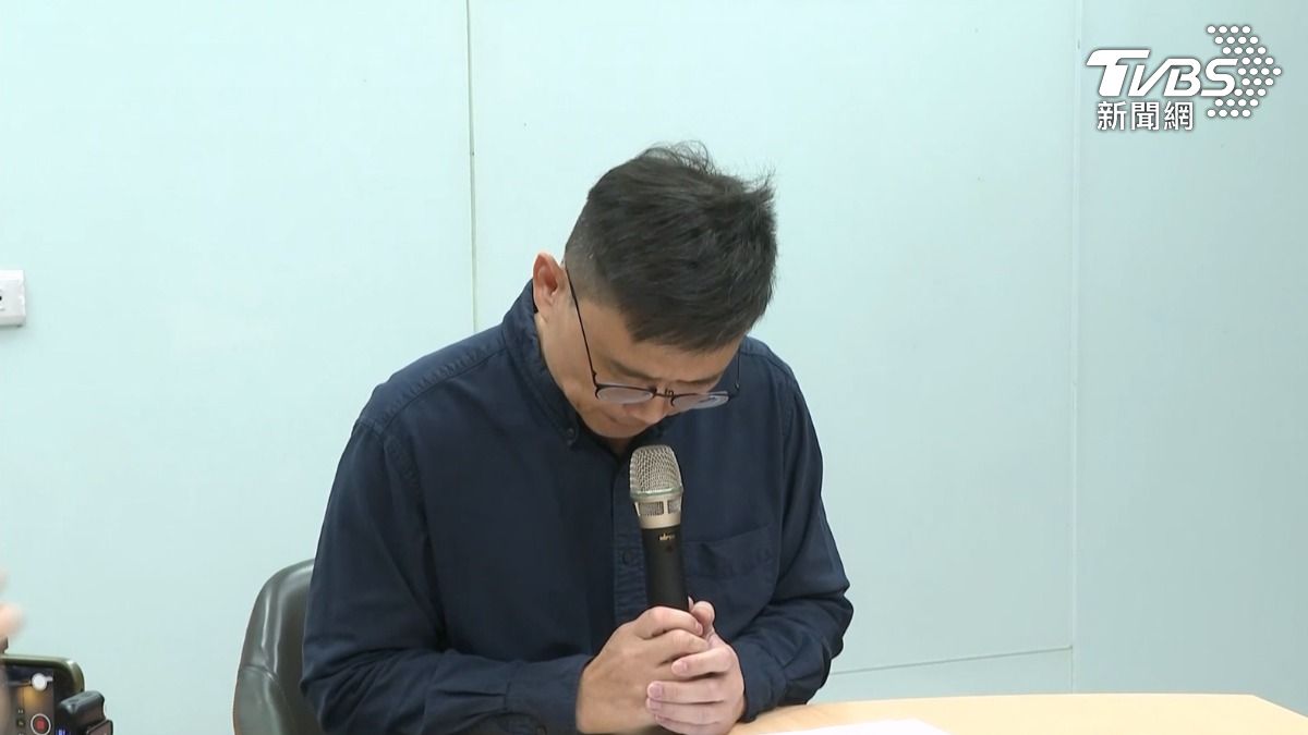 民進黨立委賴瑞隆針對孩子涉及的霸凌事件,7日下午二度召開記者會,向受害女同學及其家長道歉,並宣布將讓孩子轉學,即日起不再到校上課。(圖/TVBS)