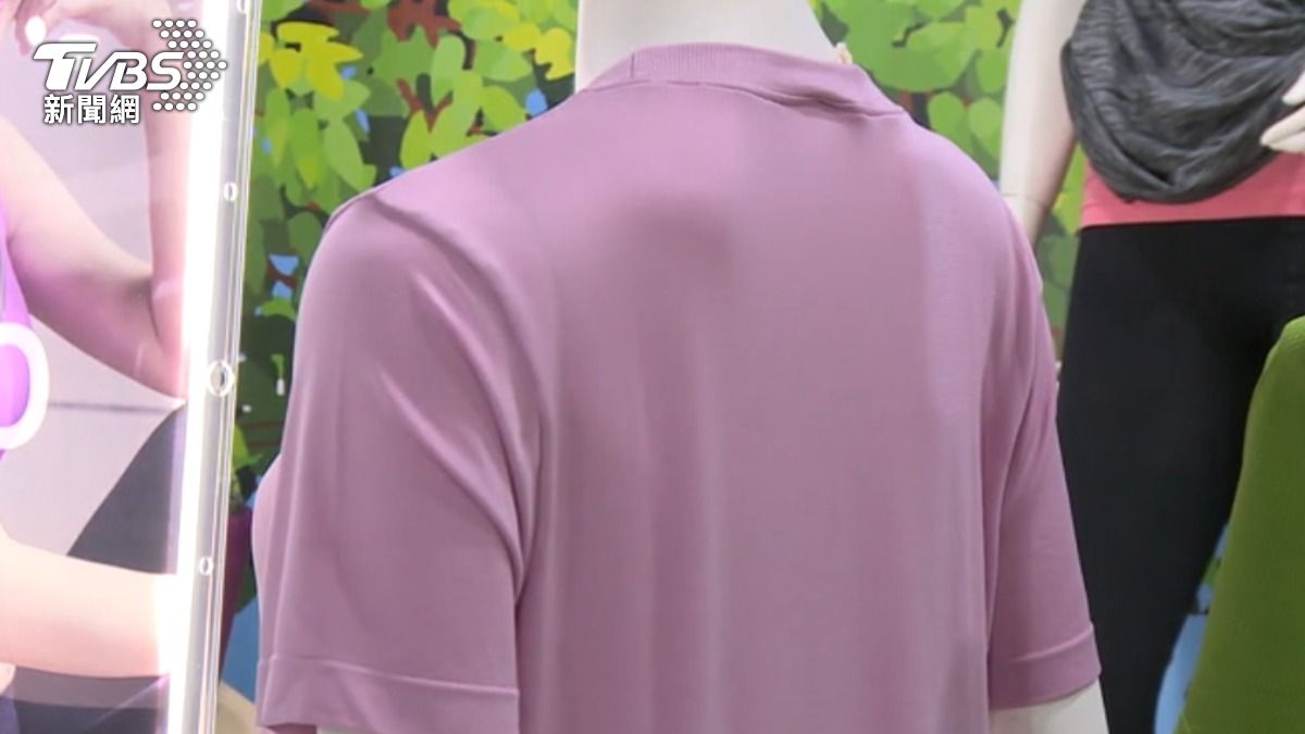 網路有人建議可以在發熱衣內搭涼感衣,但專家不建議。(圖/TVBS)