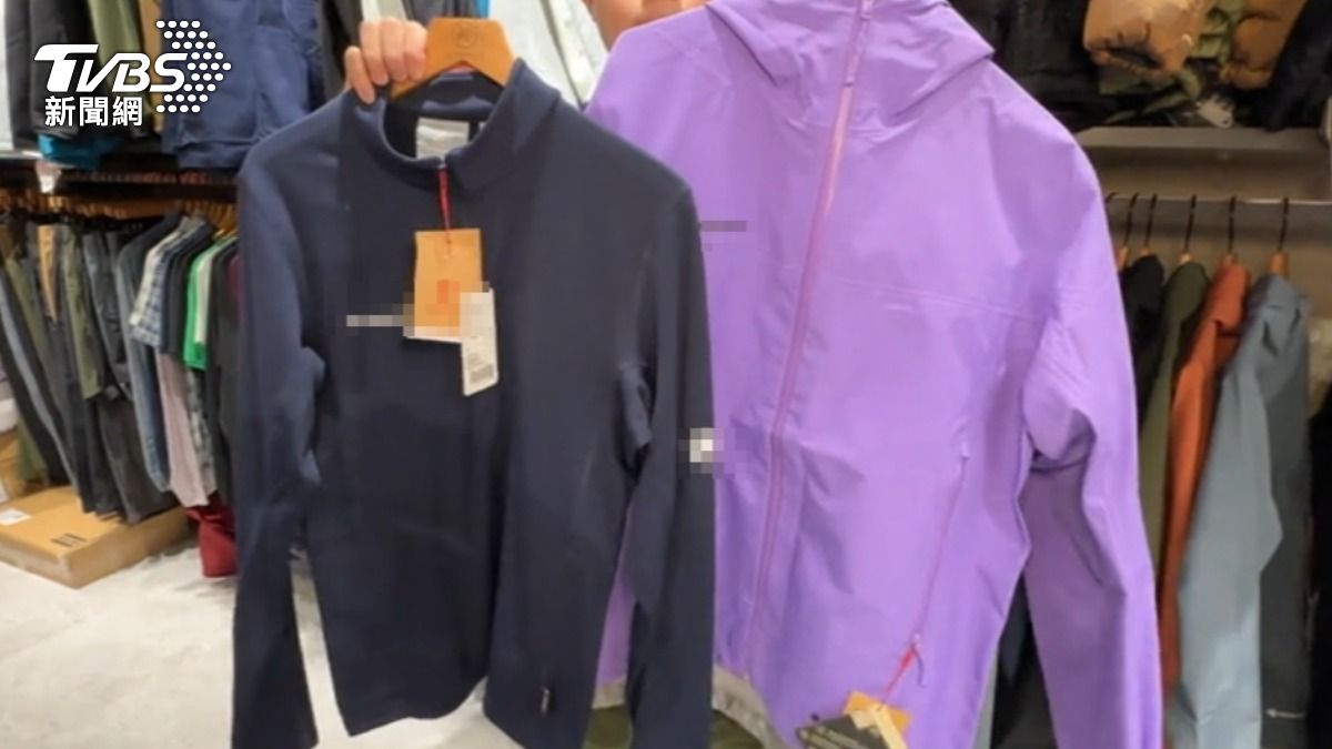 戶外用品業者建議可以穿一件式的排汗加保暖底層上衣,再配外套。(圖/TVBS)