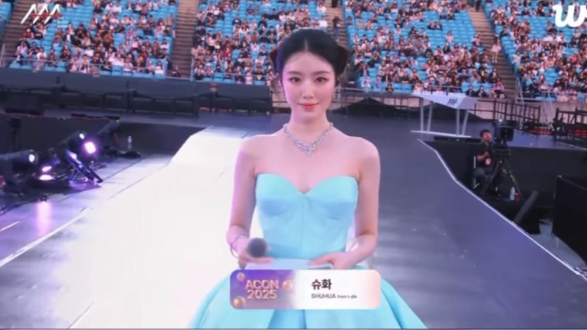 AAA／舒華二扛世運主持棒！絕美人魚公主風現身　「台灣囝仔」Allen初登場