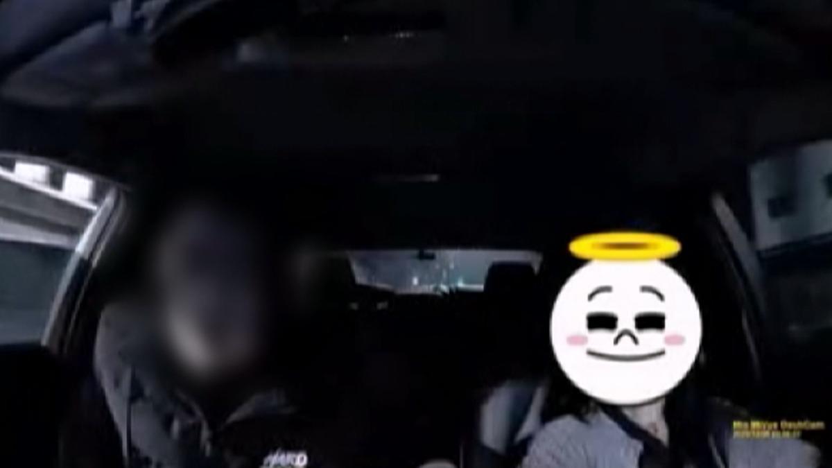 疑似醉漢搭小黃，對女司機動口又動手，遭當事人怒公布畫面提醒注意。（圖／翻攝臉書＠台南大小事）