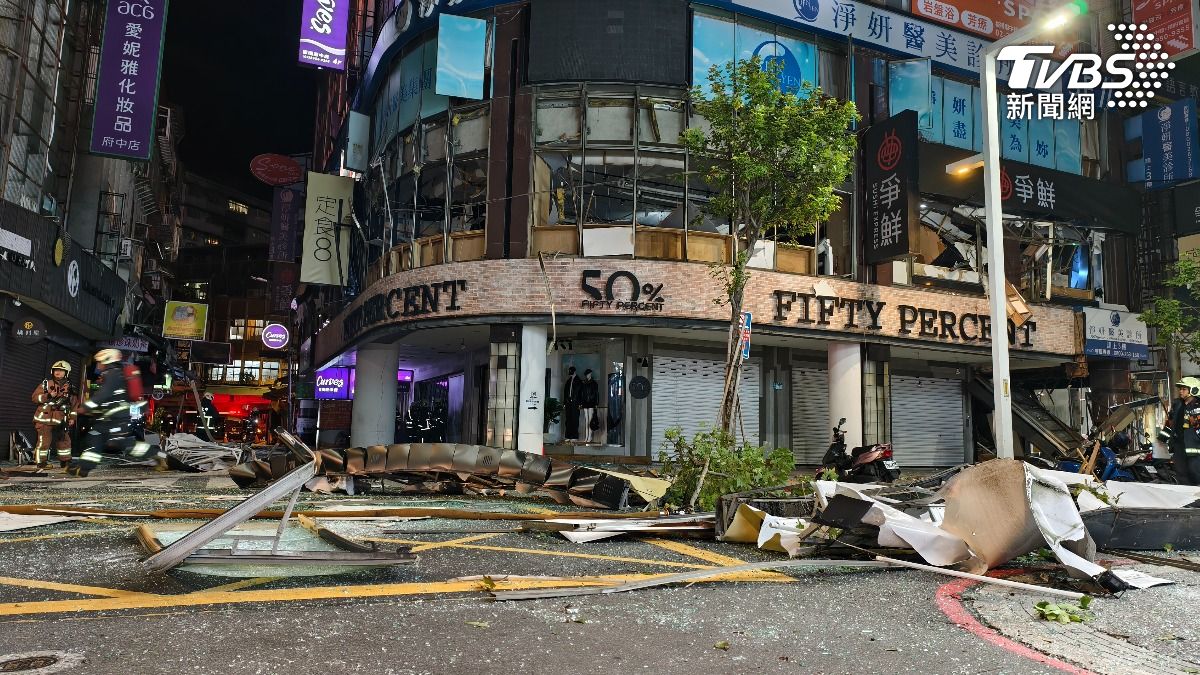 大樓2樓為爭鮮及定食8兩間餐廳，目前不確定氣爆確切起始處。（圖／陳冠宇攝）