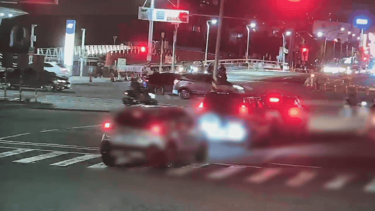 2車撞擊過程。（圖／TVBS）