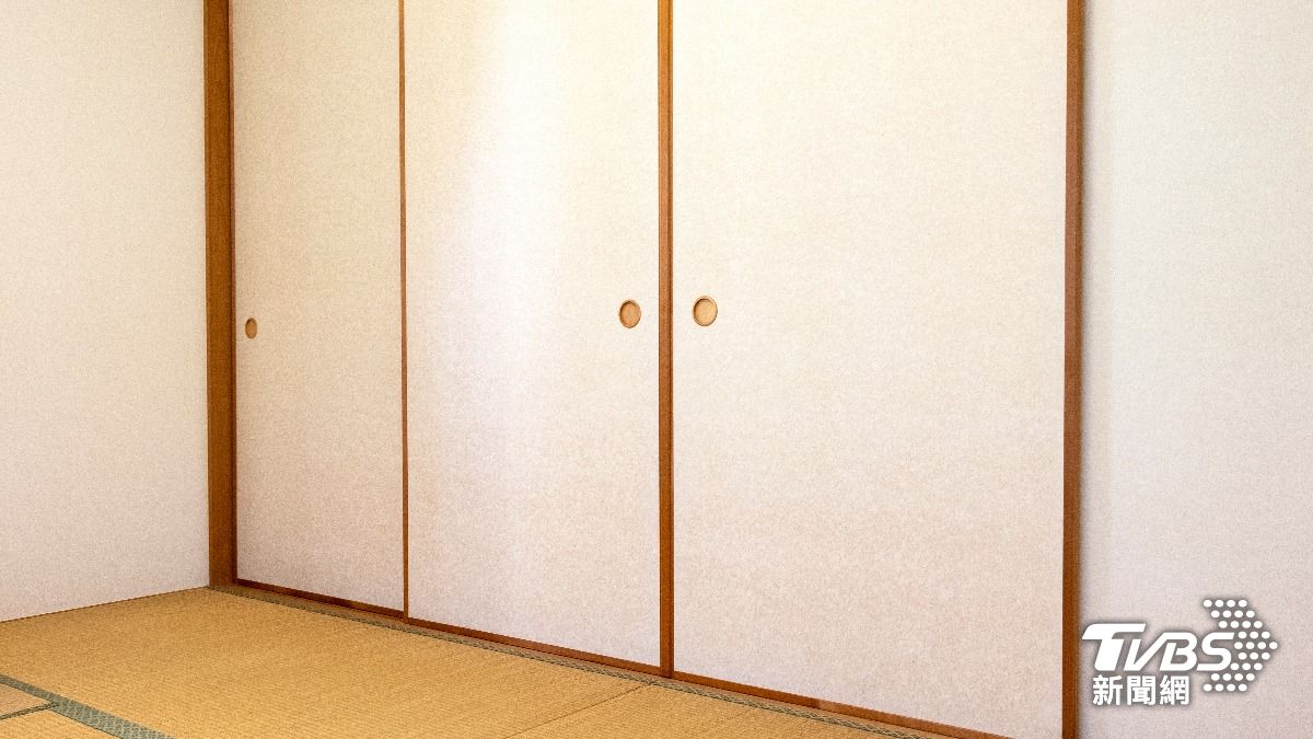 夫婦倆和婆婆原本將遺體藏在二樓的壁櫥內。(示意圖/達志影像shutterstock)