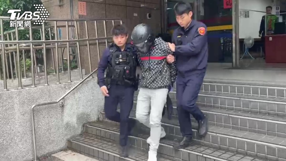 肇事嫌犯稍早被警方移送法辦。(圖/TVBS)