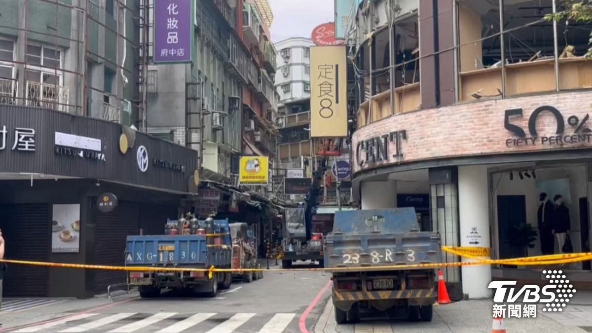 目前重慶路12巷仍封鎖管制中。(圖/蕭沁梅攝)