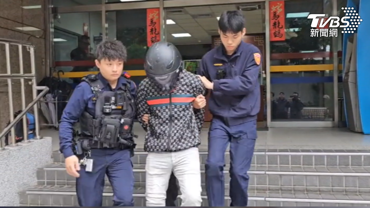 二手車業務無照毒駕違規遭警攔,竟拒檢逃撞2人。(圖/TVBS)