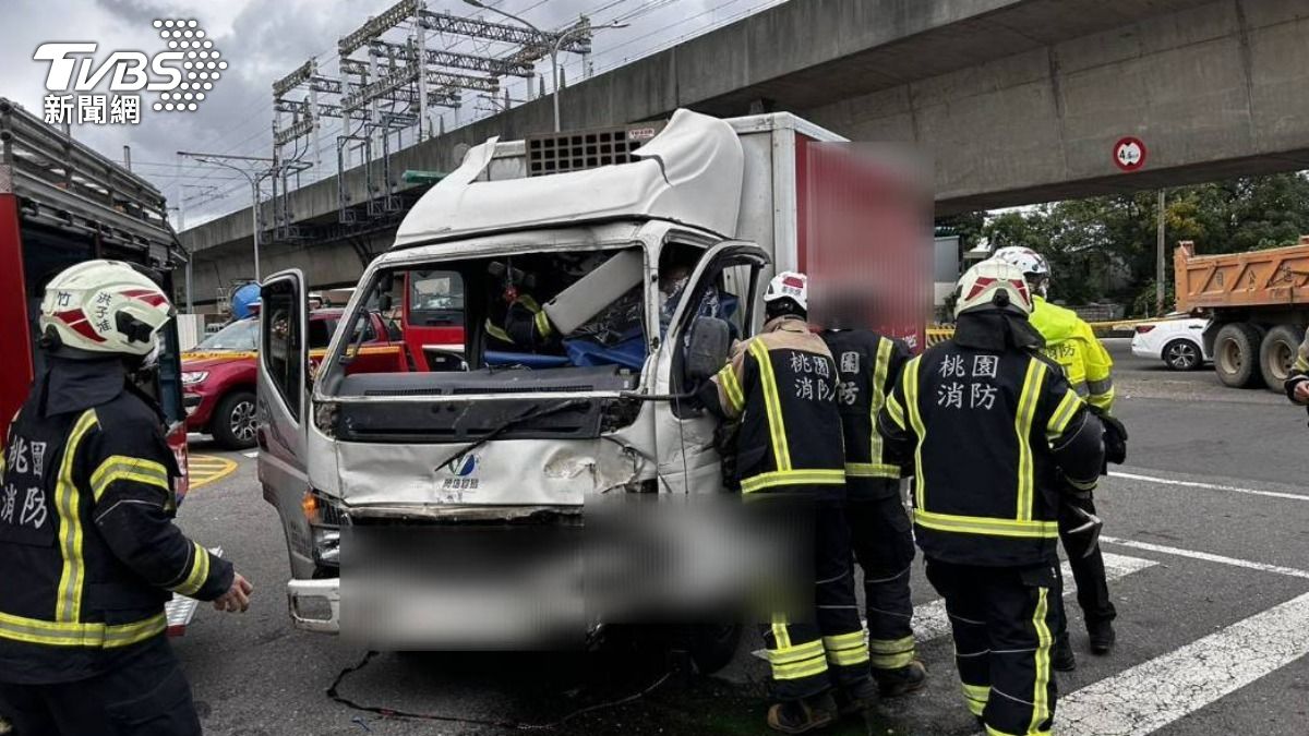 有片/桃園砂石車疑路口未禮讓釀對撞 同路段又二次事故塞爆了