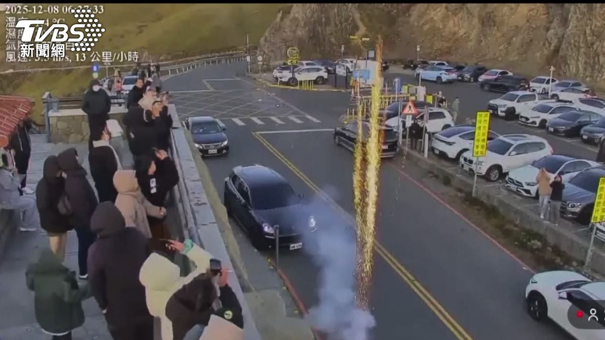 去年武嶺就發生了8件違規燃放煙火事件，今年加上這起已有6件。(圖／翻攝網路)